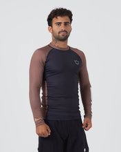 Cargar imagen en el visor de la galería, Rashguard Kingz Ranked Performance V2 Long Sleeve - Marrón