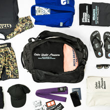 Cargar imagen en el visor de la galería, World Grapplers Travel Duffel