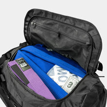 Cargar imagen en el visor de la galería, World Grapplers Travel Duffel