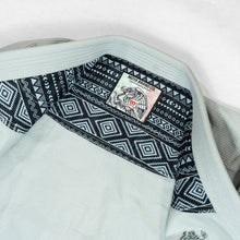 Cargar imagen en el visor de la galería, Kimono BJJ (Gi) Moya Brand Tenoch III- Light Gray
