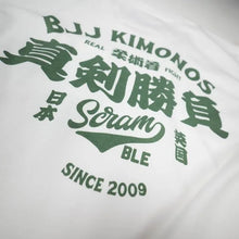 Lade das Bild in den Galerie-Viewer, Kimono-Label Tee-Blanco Scramble