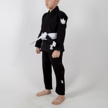 Lade das Bild in den Galerie-Viewer, Kimono Kingz Kid´s The One Negro con cinturón blanco - StockBJJ