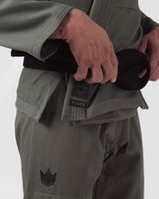 Load image into Gallery viewer, Kimono BJJ (GI) Kingz The One- Military Green- White belt included