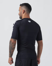 Charger l'image dans la galerie, Rashguard Kingz Kore V2 à manches courtes - noir