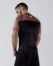 Cargar imagen en el visor de la galería, Rashguard Kingz Ranked Performance Short Sleeve - Marrón
