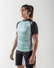 Load image into Gallery viewer, Rashguard kingz born to rule women´s shorts Sleeve- Green bluish