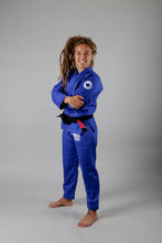 Lade das Bild in den Galerie-Viewer, Kimono BJJ (GI) Kingz Classic 3.0 Women's Blue mit weißem Gürtel enthalten