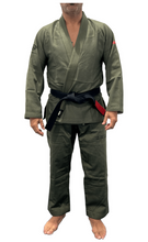 Cargar imagen en el visor de la galería, Kimono BJJ (Gi) Maeda Red Label 3.0 verde militar - CINTURÓN BLANCO INCLUIDO
