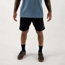 Lade das Bild in den Galerie-Viewer, Kingz Casual Shorts- Schwarz
