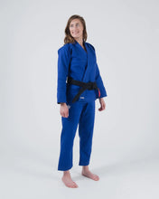 Carregar imagem no visualizador da galeria, Kimono BJJ (GI) Kingz Kore V2 Mulheres -Azul- Cinturão Branco incluído
