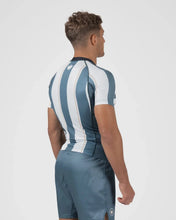 Cargar imagen en el visor de la galería, Vintage Futebol Rashguard
