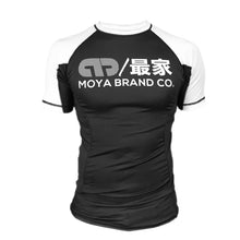 Cargar imagen en el visor de la galería, Moya Brand Rashguard Scuderia III Manga Corta - Negro - StockBJJ
