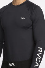 Cargar imagen en el visor de la galería, Camiseta de compresión VA Sport de manga larga RVCA - StockBJJ
