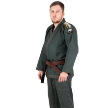 Lade das Bild in den Galerie-Viewer, Tatami Nova Absolute Gi - Kaki - CINTURÓN BLANCO INCLUIDO - StockBJJ
