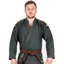 Lade das Bild in den Galerie-Viewer, Tatami Nova Absolute Gi - Kaki - CINTURÓN BLANCO INCLUIDO - StockBJJ
