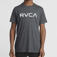 Cargar imagen en el visor de la galería, Camiseta Big RVCA Vintage- Charcoal - StockBJJ
