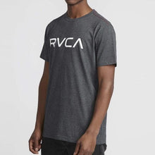 Cargar imagen en el visor de la galería, Camiseta Big RVCA Vintage- Charcoal - StockBJJ
