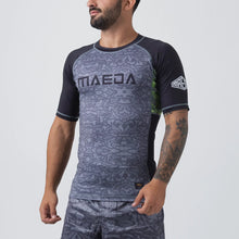 Charger l&#39;image dans la galerie, Maeda Urban Camo Rashguard
