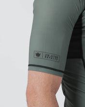 Load image into Gallery viewer, Rashguard Kingz Kore V2 Short Sleeve- Green
