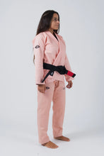 Charger l&#39;image dans la galerie, Kimono BJJ (GI) Maeda Red Label 3.0 Peach pour femmes - ceinture blanche incluse
