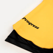 Charger l&#39;image dans la galerie, Progress - Shorts hybrides de profil - jaune or
