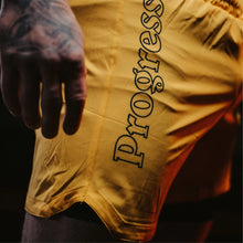 Charger l&#39;image dans la galerie, Progress - Shorts hybrides de profil - jaune or
