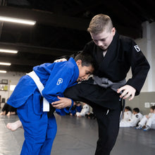Cargar imagen en el visor de la galería, Kimono BJJ ( Gi) Progress Kids The Academy- Negro- CINTURON BLANCO INCLUIDO
