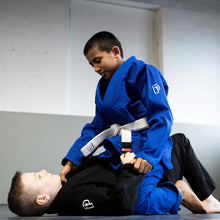Cargar imagen en el visor de la galería, Kimono BJJ ( Gi) Progress Kids The Academy- Negro- CINTURON BLANCO INCLUIDO
