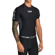 Charger l&#39;image dans la galerie, Camiseta de Compression de manga corta RVCA
